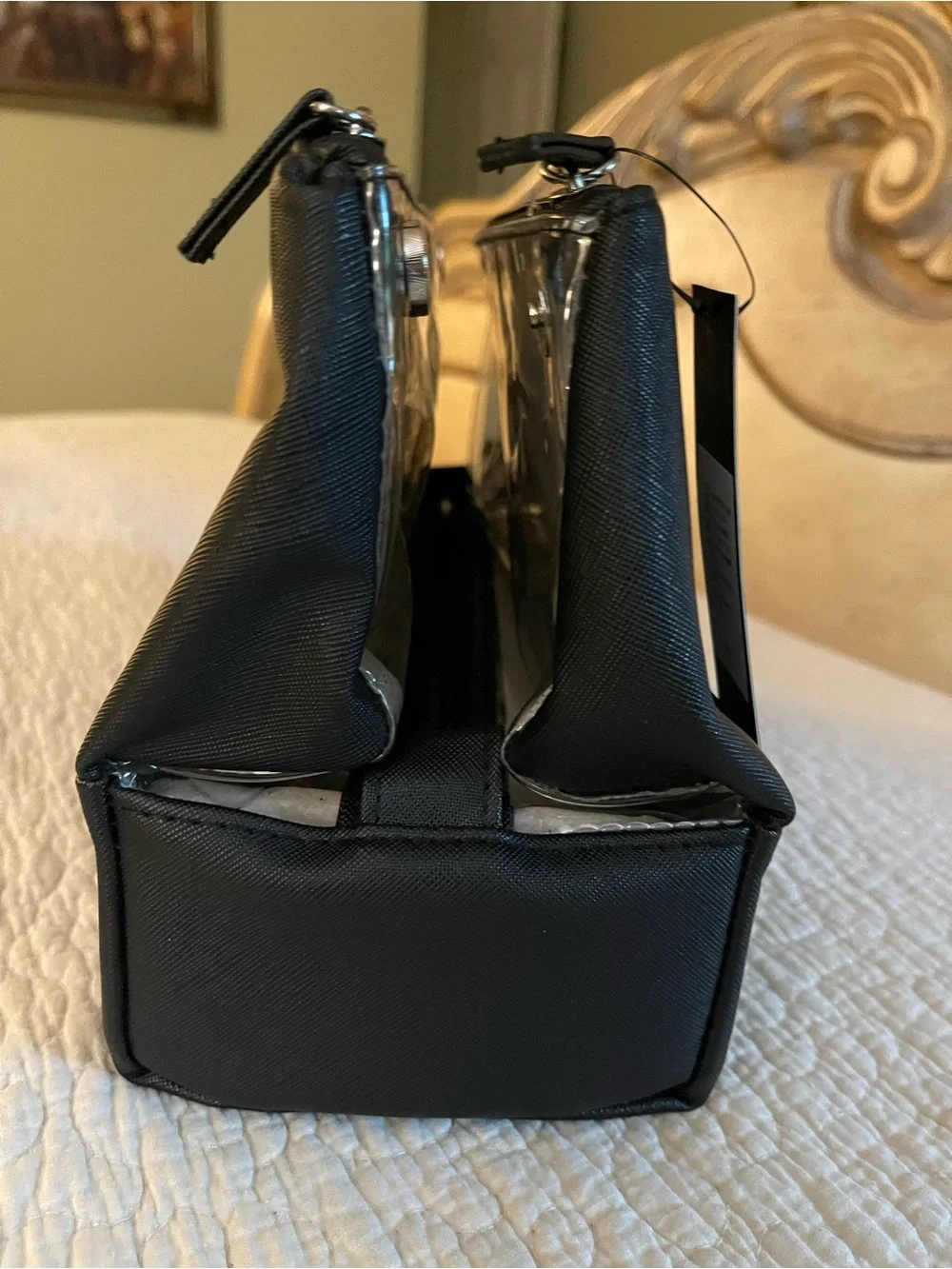 Tahari Black Toiletry Travel Kit with Logo Plate for Men/Women